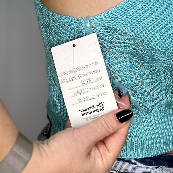 Lace UP Front Crochet Knit Crop Cami - Picture 5 of 9